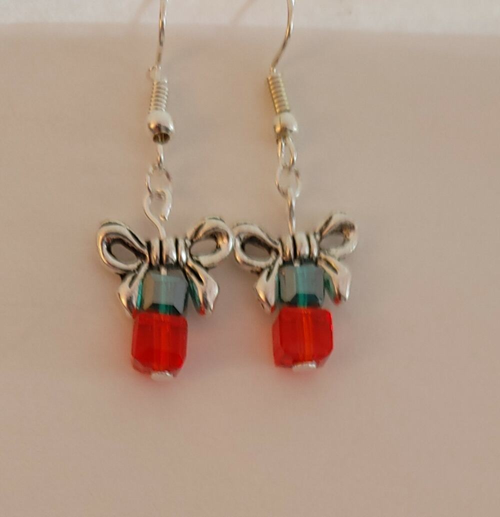 Handmade Christmas Present Earrings Red Green Beads Silver Bow Dangle #C60